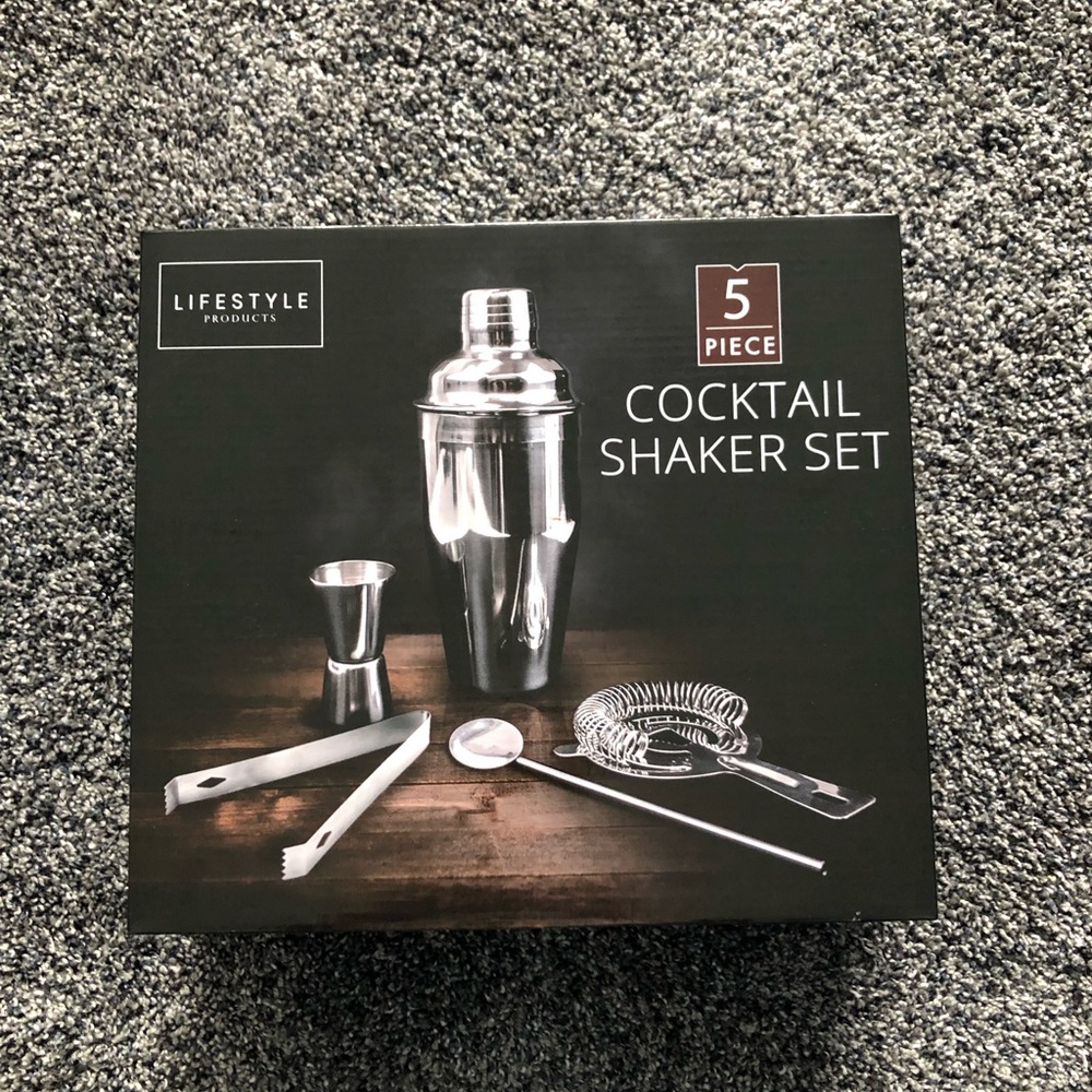 Cocktail shaker set. new in box